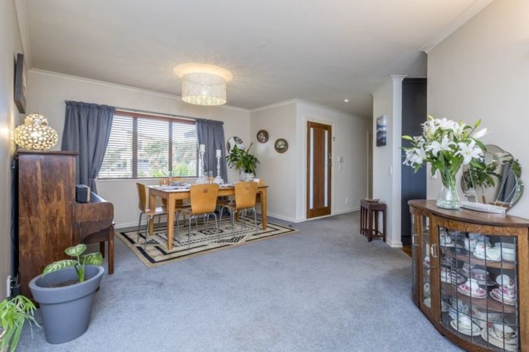 Photo of property in 8 Te Ropata Place, Waikanae Beach, Waikanae, 5036