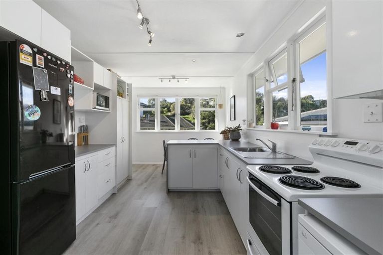 Photo of property in 47 Bird Grove, Stokes Valley, Lower Hutt, 5019