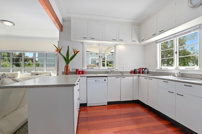 Photo of property in 84 Kenrick Street, Te Aroha, 3320