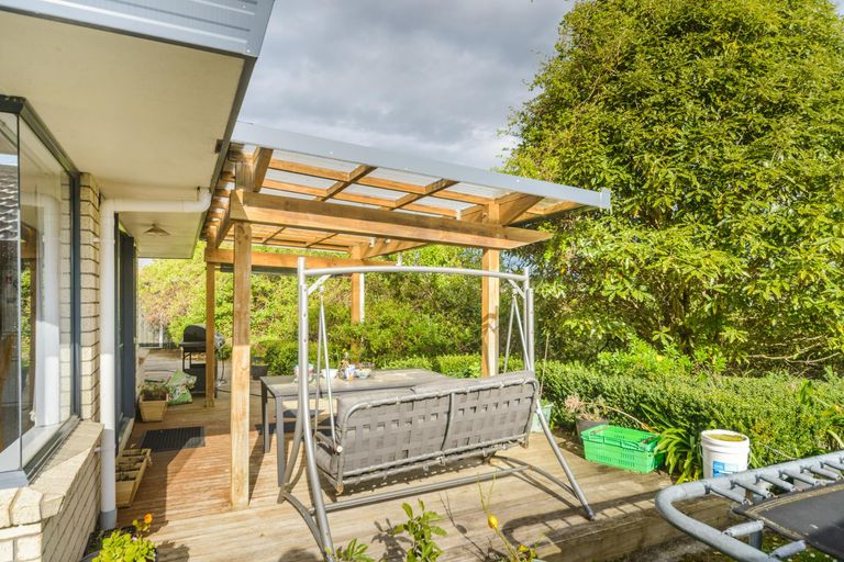 Photo of property in 114 Ruapehu Drive, Fitzherbert, Palmerston North, 4410