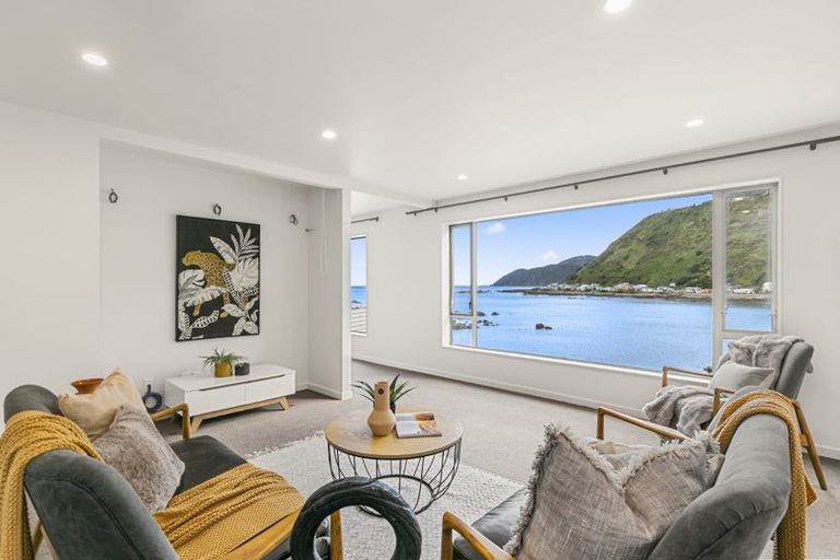 Photo of property in 8 Owhiro Bay Parade, Island Bay, Wellington, 6023
