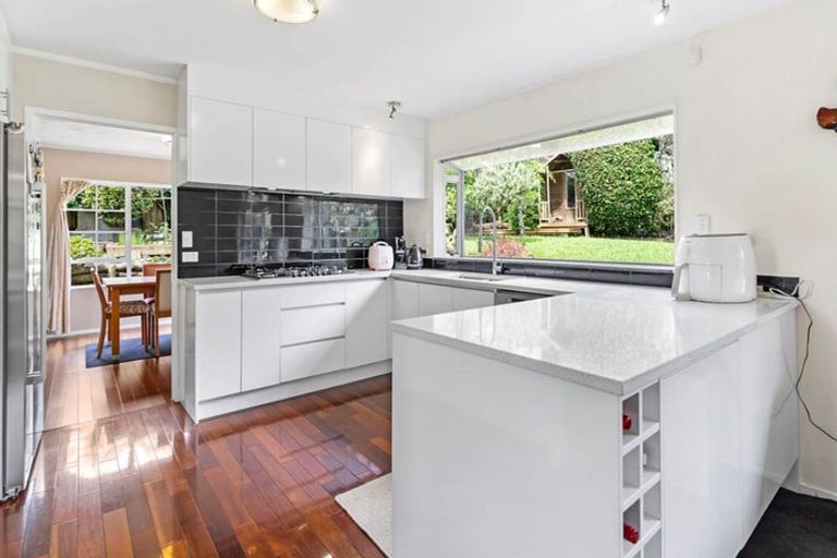 Photo of property in 13 Delisle Place, Windsor Park, Auckland, 0632