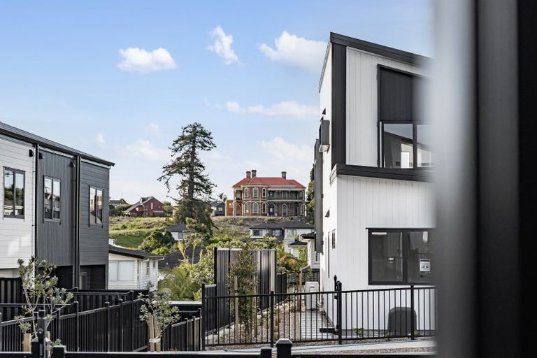 Photo of property in 1/4 Glenburn Road, Hobsonville, 0616