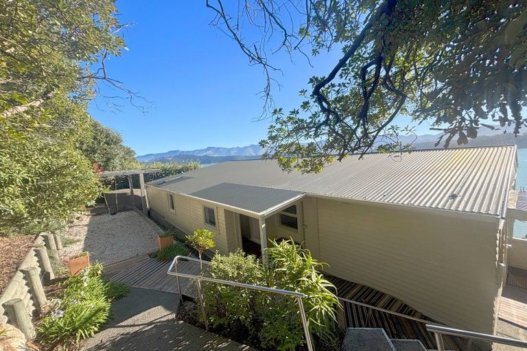 Photo of property in 9 Bayview Road, Charteris Bay, Lyttelton, 8971
