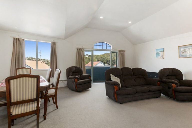 Photo of property in 93a Kelburn Parade, Kelburn, Wellington, 6012