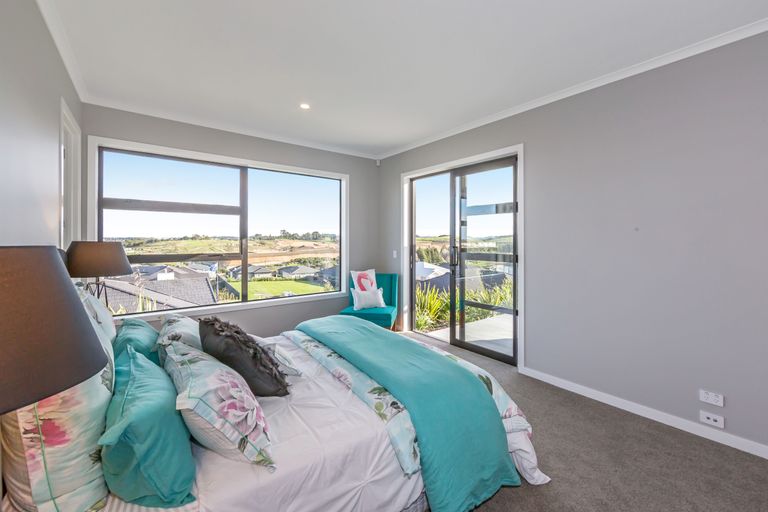Photo of property in 13 Boocock Crescent, Orewa, 0931