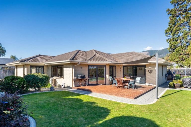 Photo of property in 10 Woodstock Place, Stoke, Nelson, 7011