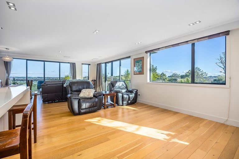 Photo of property in 106 Hillcrest Road, Hatfields Beach, Orewa, 0931