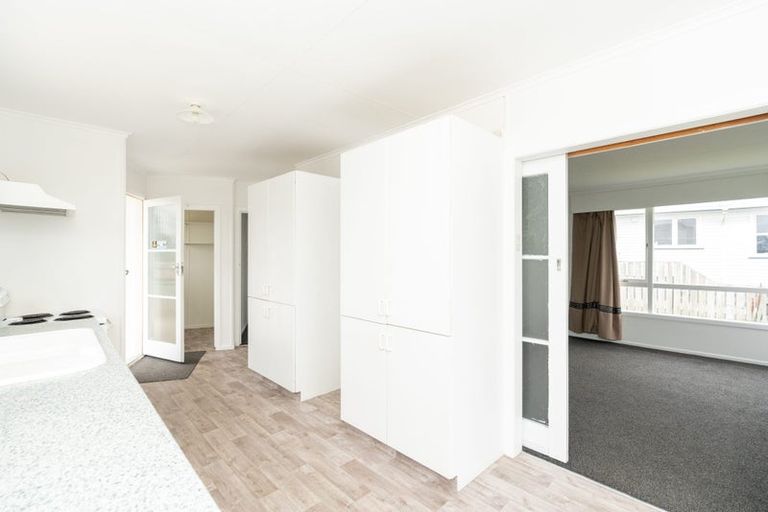 Photo of property in 77 Collins Road, Melville, Hamilton, 3206