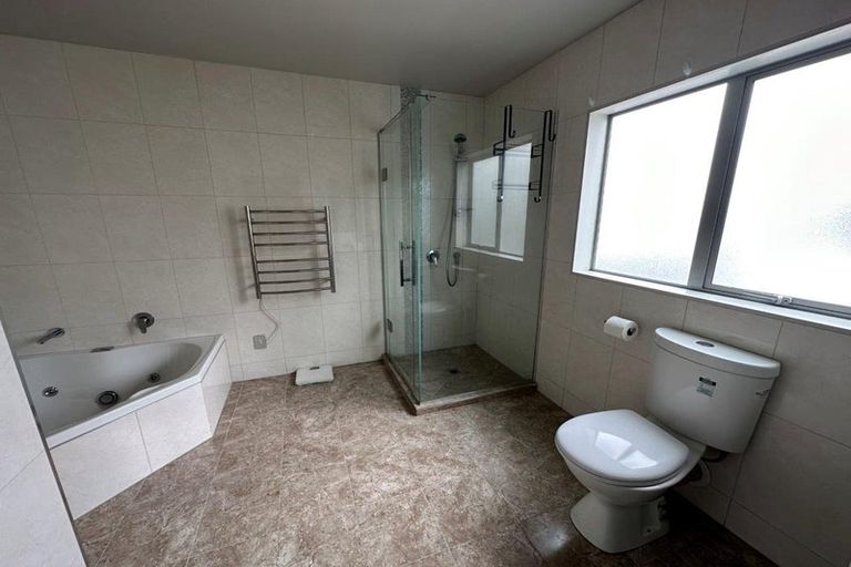 Photo of property in 15 Bintulu Place, Fairview Heights, Auckland, 0632