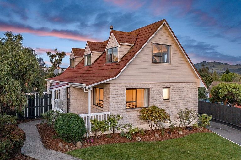 Photo of property in 75 Walton Park Avenue, Fairfield, Dunedin, 9018