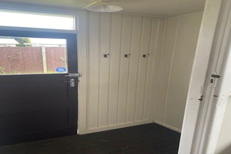 Photo of property in 3164 Great North Road, New Lynn, Auckland, 0600