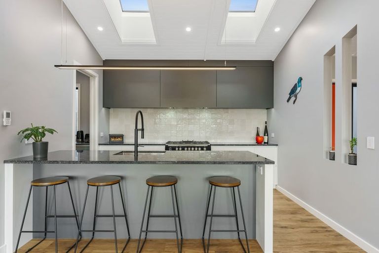 Photo of property in 5 Vickers Way, Acacia Bay, Taupo, 3385