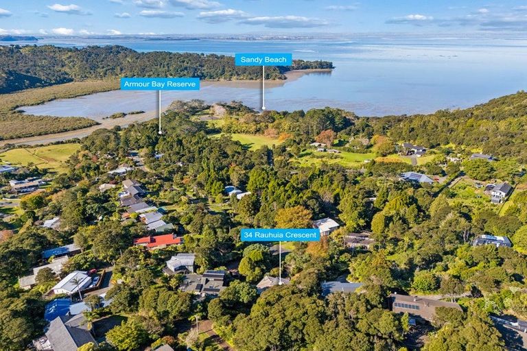 Photo of property in 34 Rauhuia Crescent, Parau, Auckland, 0604