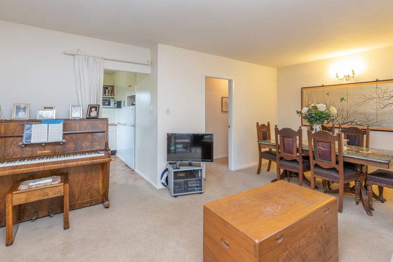 Photo of property in 2/2a Chilcombe Street, Ilam, Christchurch, 8041