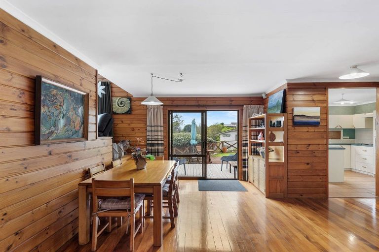 Photo of property in 30 Lastel Place, Shelly Park, Auckland, 2014