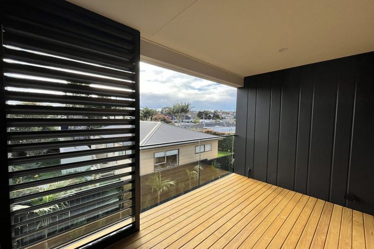 Photo of property in 18f Stratford Avenue, Milford, Auckland, 0620