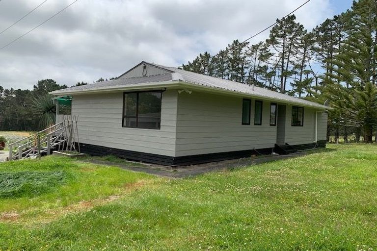 Photo of property in 24 Tawa Road, Kumeu, 0891