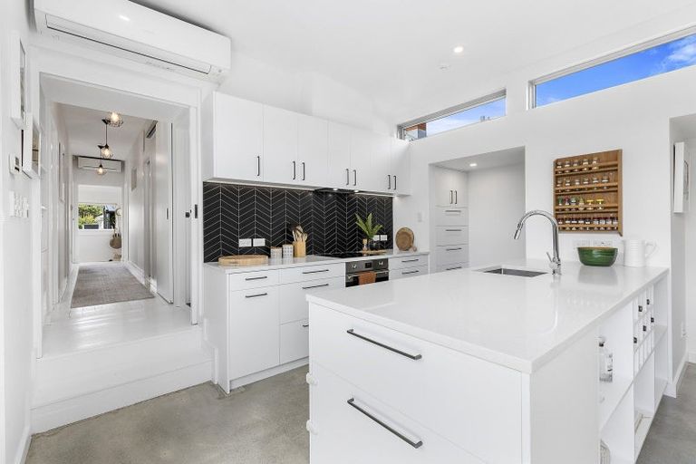 Photo of property in 20 Mantell Street, Seatoun, Wellington, 6022