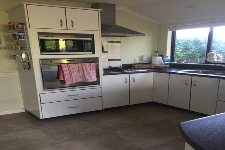 Photo of property in 11 Takahe Drive, Paraparaumu Beach, Paraparaumu, 5032