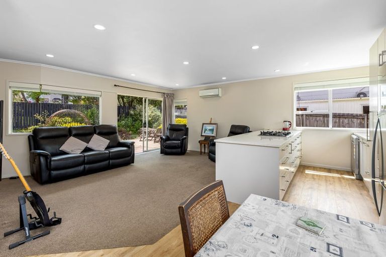 Photo of property in 1 Cunliffe Place, Glenfield, Auckland, 0629