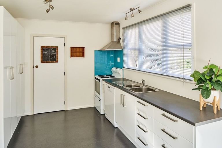 Photo of property in 22 Angell Street, Johnsonville, Wellington, 6037