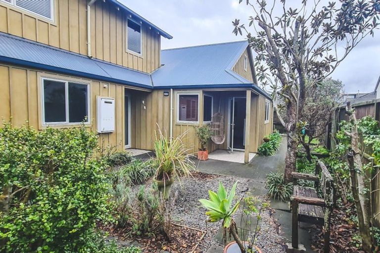 Photo of property in 12 Major Durie Place, Waikanae Beach, Waikanae, 5036