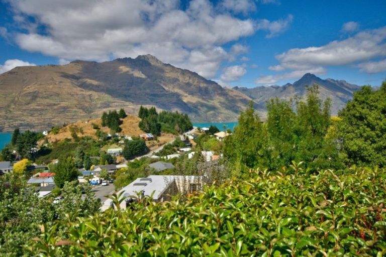 Photo of property in 10a Caples Place, Fernhill, Queenstown, 9300