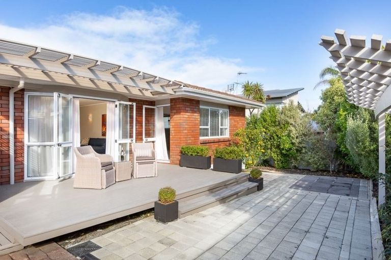 Photo of property in 2/38 East Coast Road, Milford, Auckland, 0620