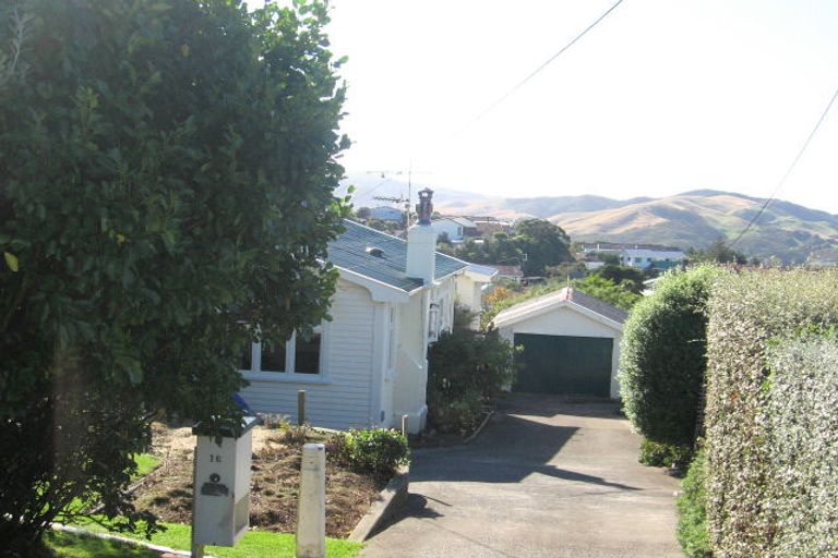Photo of property in 16 Clifford Road, Johnsonville, Wellington, 6037