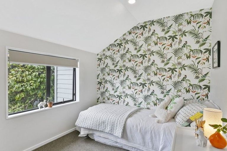 Photo of property in 2/25 Hollies Crescent, Johnsonville, Wellington, 6037