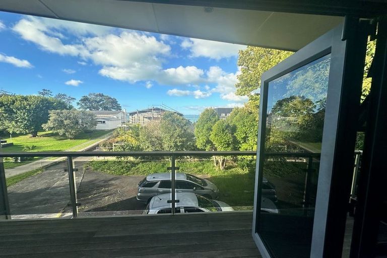 Photo of property in 44a Marine Parade, Mellons Bay, Auckland, 2014