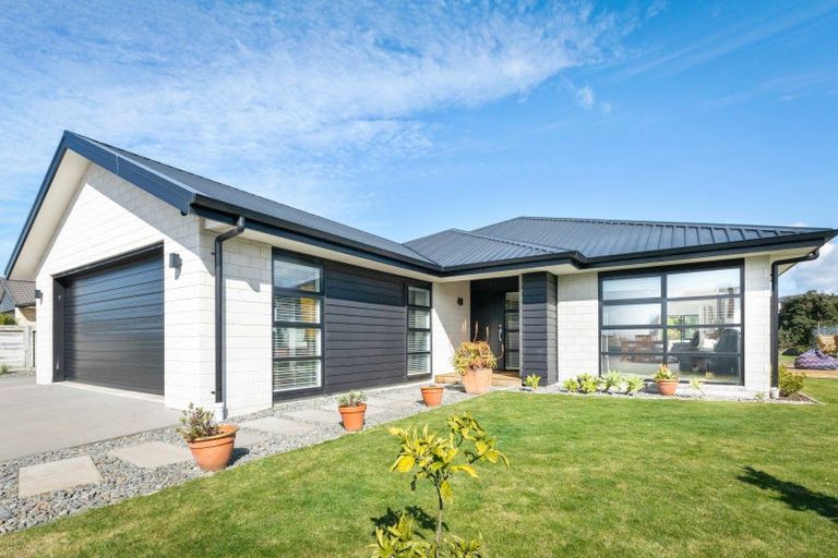 Photo of property in 6 Vantage Place, Omokoroa, 3114