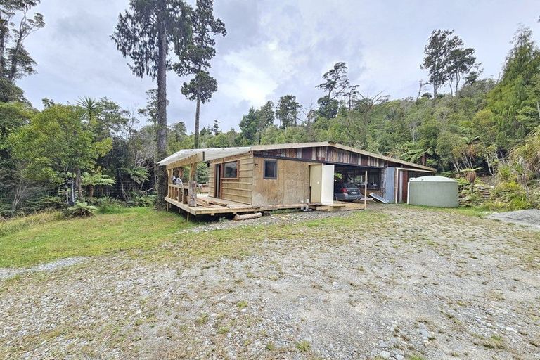 Photo of property in 215 Clifton Road, Kaiata, Greymouth, 7805