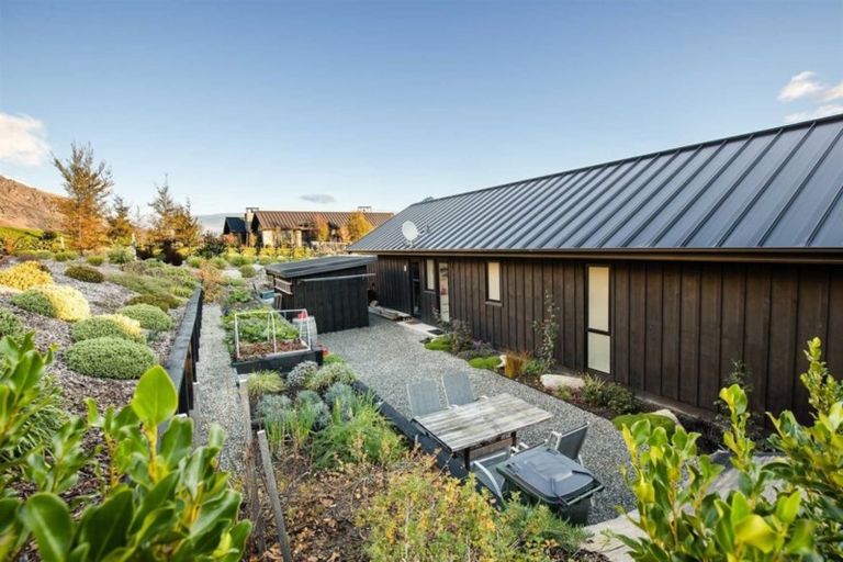 Photo of property in 25 Hackett Road, Jacks Point, Queenstown, 9371