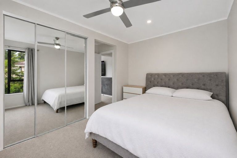 Photo of property in 9 Pohutukawa Avenue, Red Beach, 0932