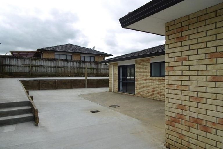 Photo of property in 72 Glenveagh Park Drive, Weymouth, Auckland, 2103