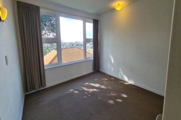 Photo of property in 44 Exmouth Road, Northcote, Auckland, 0627