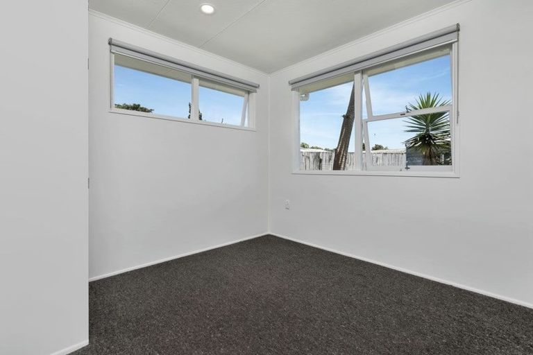 Photo of property in 2/260 Birkdale Road, Birkdale, Auckland, 0626
