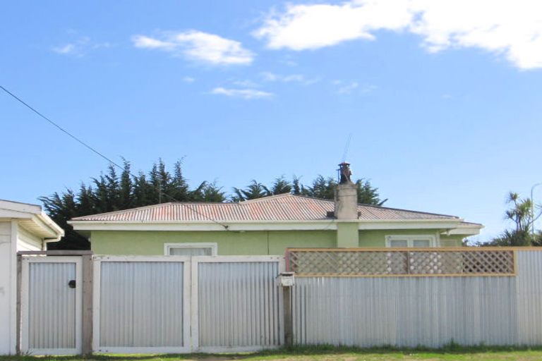 Photo of property in 6 Pratt Avenue, Foxton Beach, Foxton, 4815