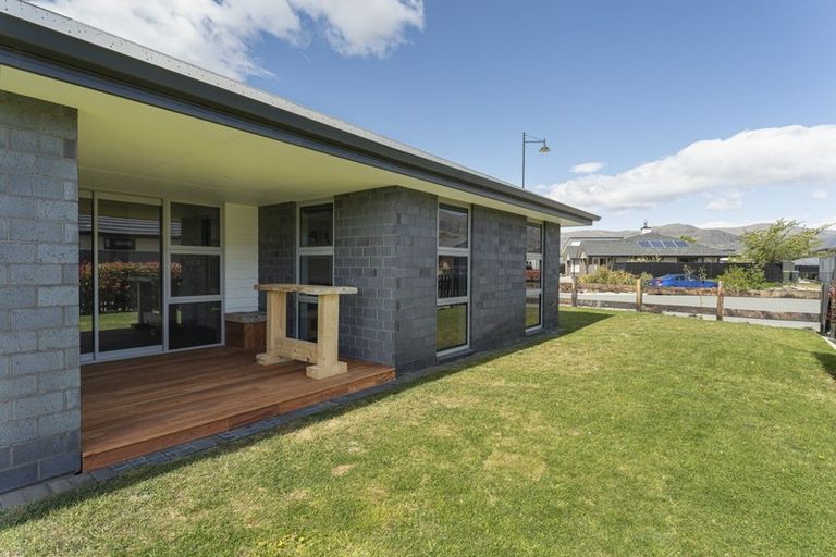 Photo of property in 16 Magnetic Place, Cromwell, 9310