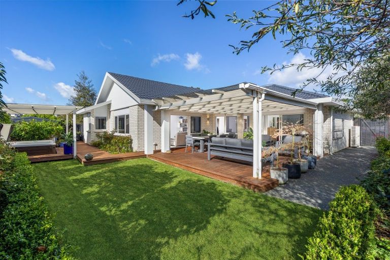 Photo of property in 17 Te Wharau Drive, Greenhithe, Auckland, 0632