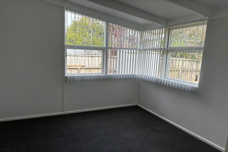 Photo of property in 13 Eastglen Road, Glen Eden, Auckland, 0602