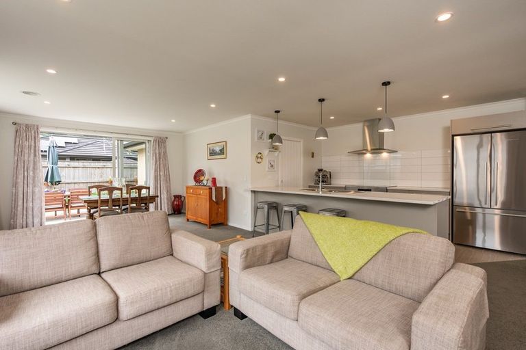 Photo of property in 15 Tapuhikura Street, Waikanae, 5036