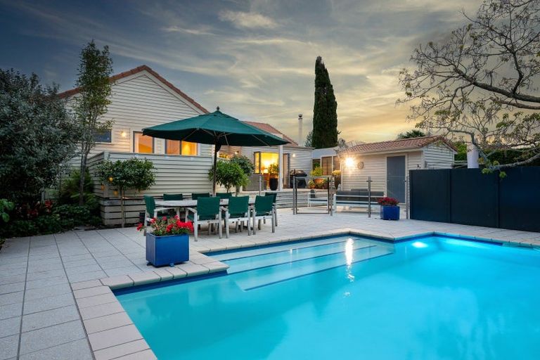 Photo of property in 19 Simla Avenue, Havelock North, 4130