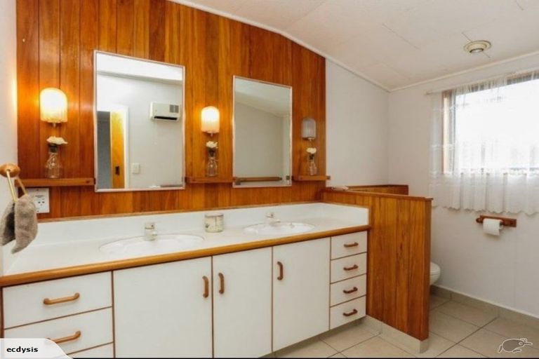 Photo of property in 21 Tauroa Road, Havelock North, 4130