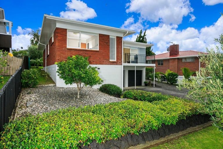 Photo of property in 14 Welland Place, Hillcrest, Auckland, 0627