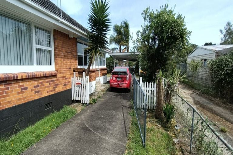 Photo of property in 2/265 Massey Road, Mangere East, Auckland, 2024