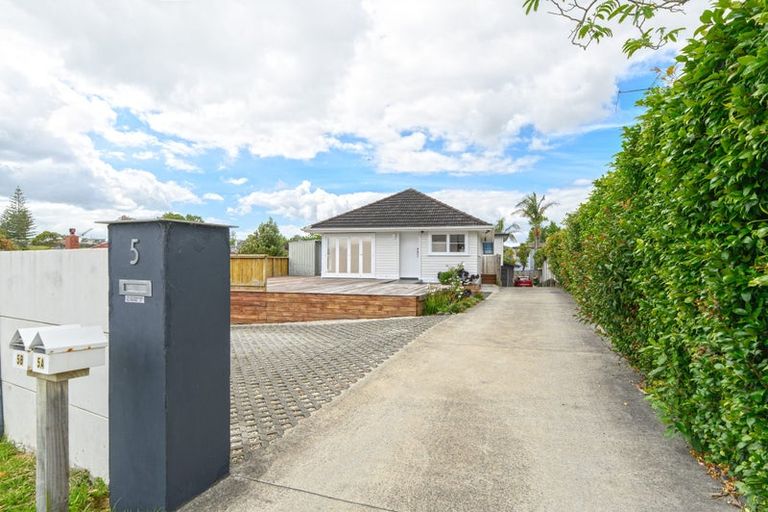 Photo of property in 5 Glenford Lane, Te Atatu Peninsula, Auckland, 0610