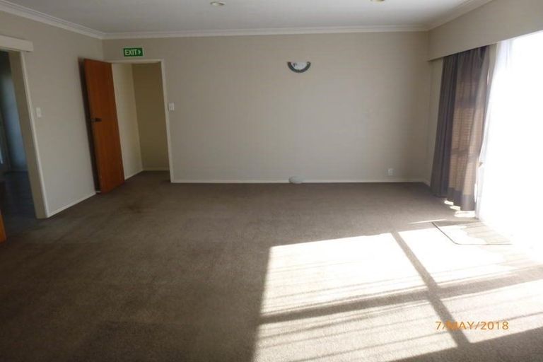 Photo of property in 2/1b Divich Avenue, Te Atatu South, Auckland, 0610